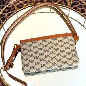 Micheal Kors leather Fanny belt like new
